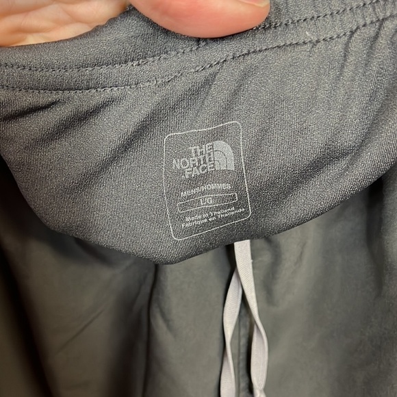 The North Face shorts | size Large | two toned gray - Picture 6 of 10
